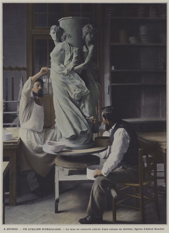 Fransa, Sevres porselen fabrikasında emaye atölyesi (renkli fotoğraf) by French Photographer