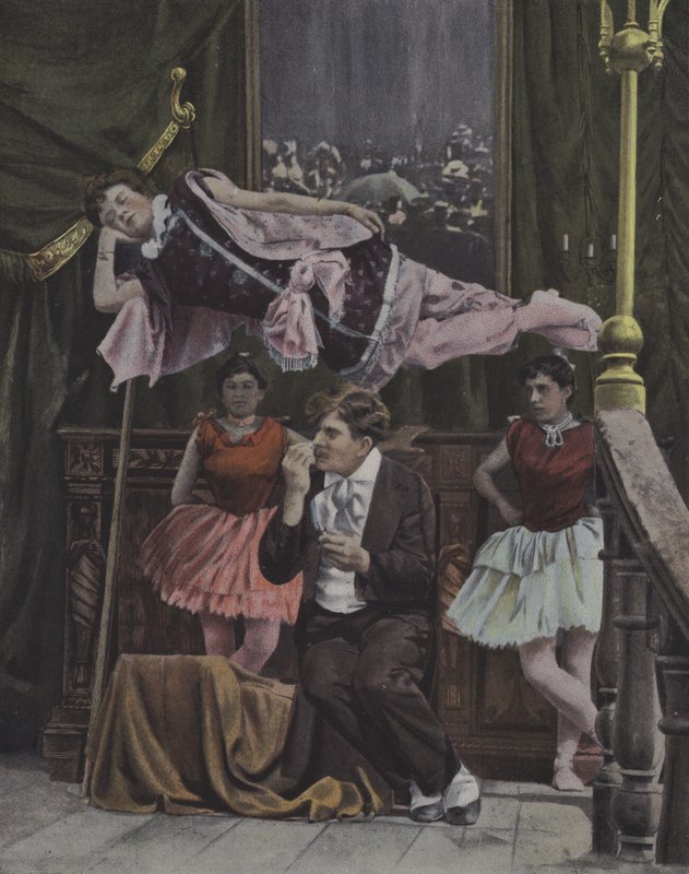Sahnedeki panayır eğlenceleri (renkli fotoğraf) by French Photographer