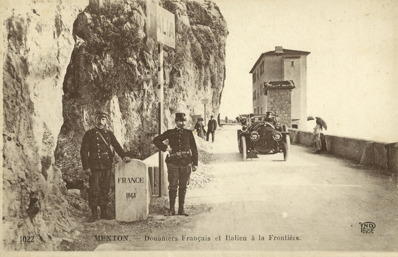 Fransız-İtalyan Sınırı, Menton (s/b fotoğraf) by French Photographer