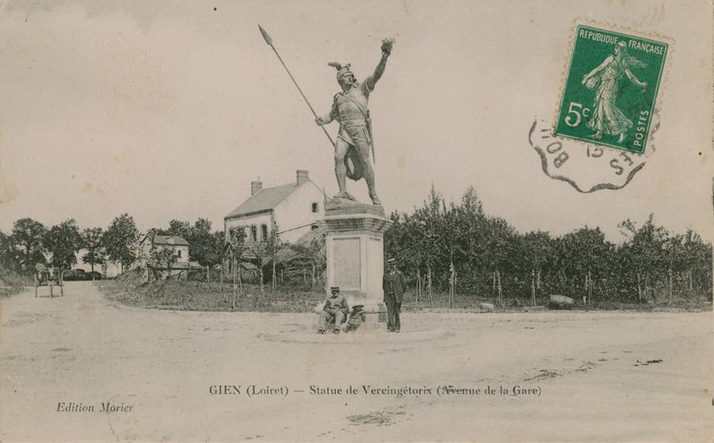 Gien (Loiret), Vercingetorix Heykeli. 1913 yılında gönderilen kartpostal. by French Photographer
