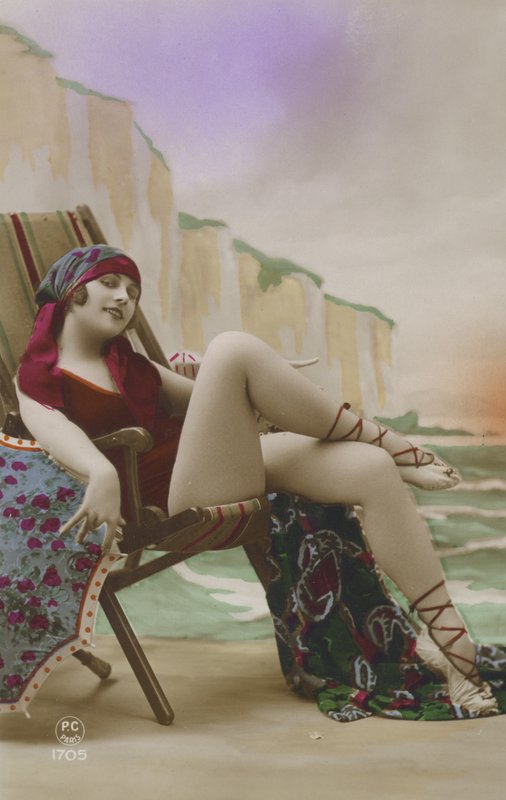 Şezlongdaki kız (renkli fotoğraf) by French Photographer