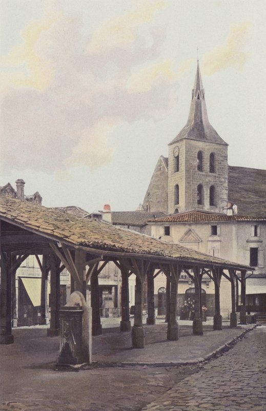 Guitres, Eski Pazar Salonu ve Kilise çan kulesi by French Photographer