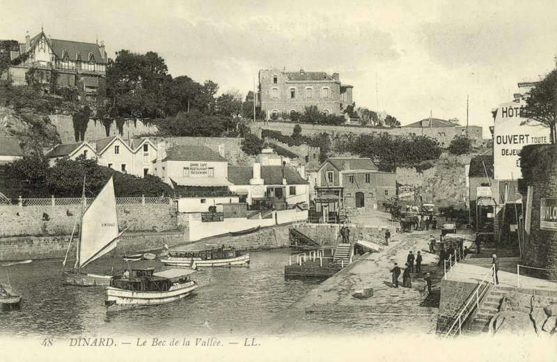 Harbour, Dinard (s/b fotoğraf) by French Photographer