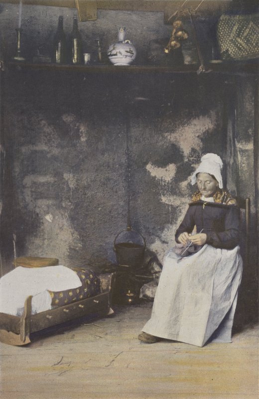 Interieur DAuvergne, Kadın örgü by French Photographer