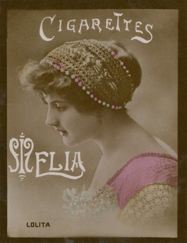 Lolita, kaputlu kız by French Photographer