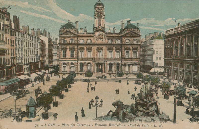 Lyon - Place des Terreaux - Bartholdi Çeşmesi ve Belediye Binası. 1913 yılında gönderilen kartpostal. by French Photographer