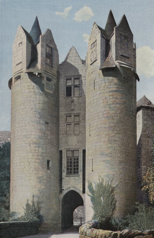 Montreuil-Bellay, Chateau-Vieux, Le grand Chatelet by French Photographer