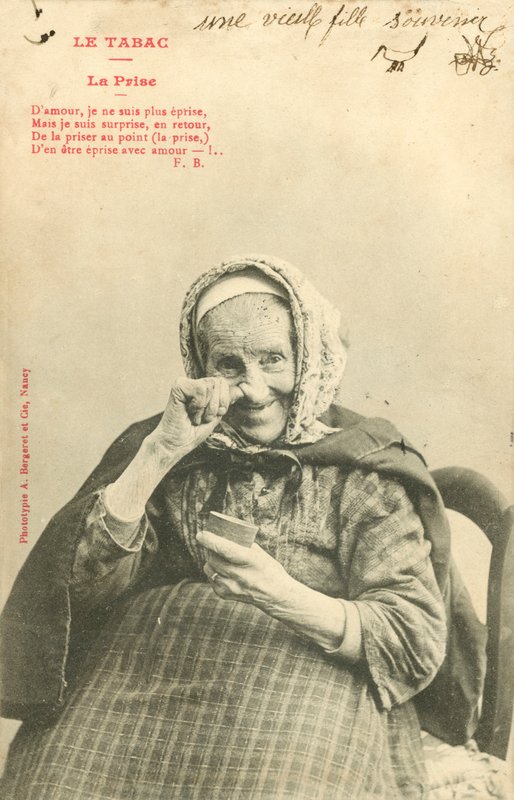 Yaşlı kadın, enfiye çekiyor by French Photographer