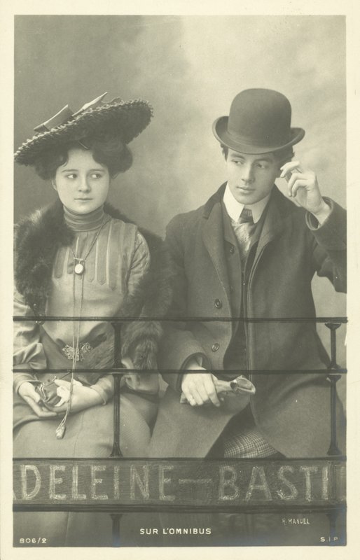 Otobüste (s/b fotoğraf) by French Photographer