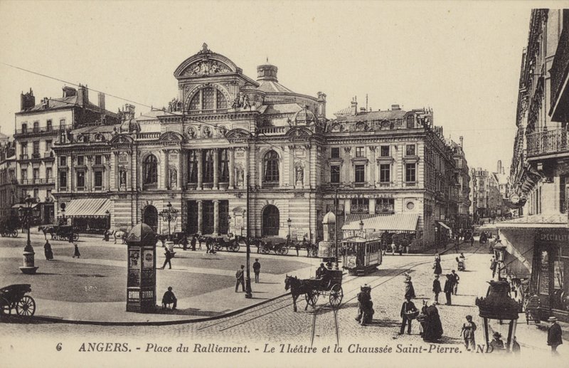 Place du Ralliement, tiyatro ve Chaussee Saint-Pierre, Angers, Fransa by French Photographer