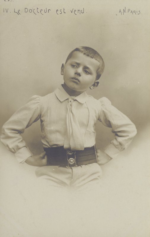 Küçük bir çocuğun portresi (s/b fotoğraf) by French Photographer