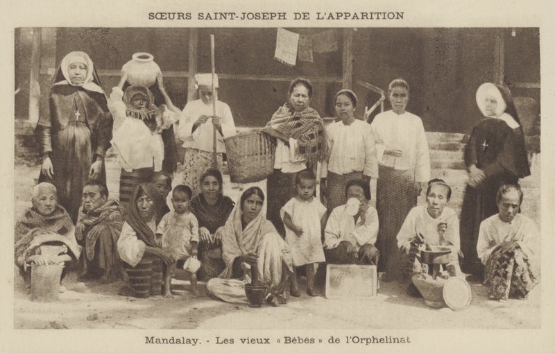 Burma, Mandalay, St Joseph Rahibeleri tarafından işletilen bir yetimhanenin sakinleri (s/b fotoğraf) by French Photographer
