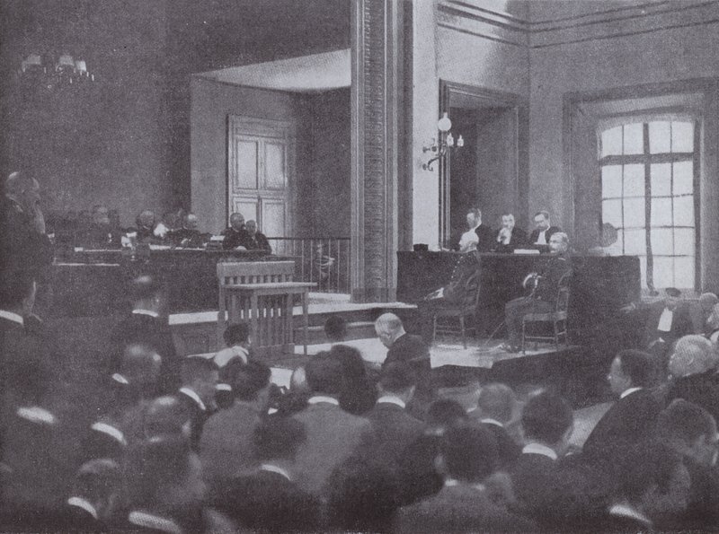 Yanlışlıkla vatana ihanetten hüküm giyen Fransız ordusu subayı Alfred Dreyfus davasının yeniden görülmesi, Rennes, Fransa, 1899 by French Photographer