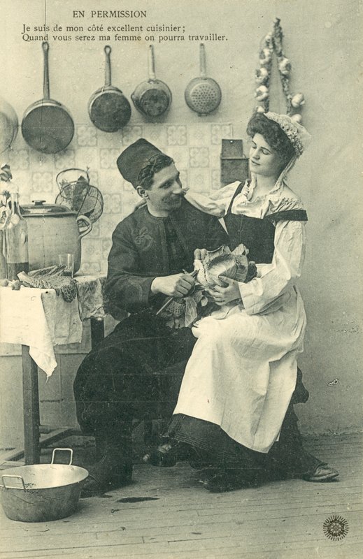 Mutfakta dizinin üstüne oturan hizmetçi kız by French Photographer