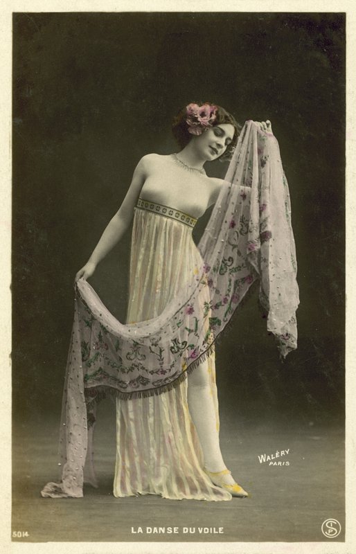 Peçenin Dansı by French Photographer