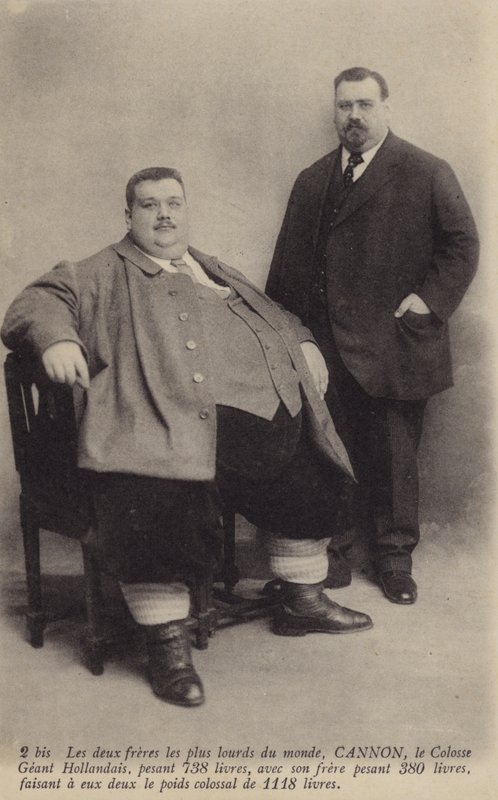 Toplam 1118 pound ağırlığında dünyanın en ağır iki kardeşi by French Photographer