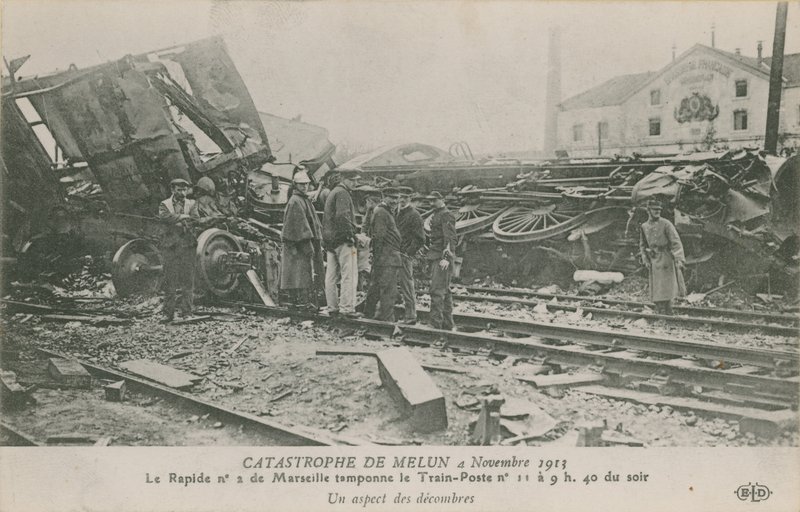Fransa'da Melun'da tren kazası, 4 Kasım 1913. Enkazın görünümü. 1913 yılında gönderilen kartpostal. by French Photographer