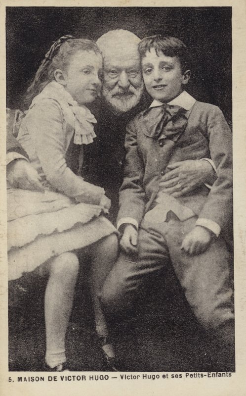 Victor Hugo (1802-1885), Fransız şair, romancı ve oyun yazarı, torunlarıyla birlikte by French Photographer