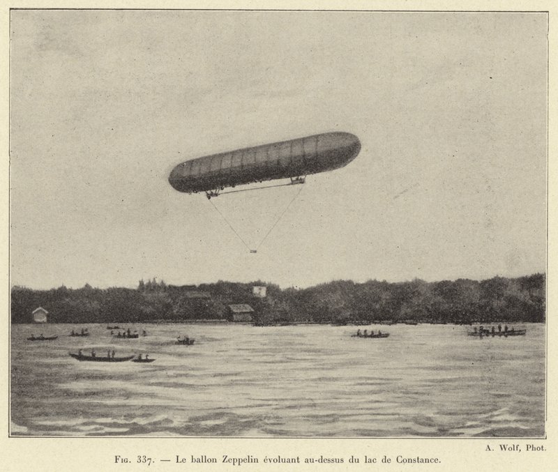 Konstanz Gölü üzerinde uçan zeplin balonu (gravür) by French School