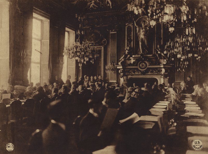 I. Dünya Savaşında Amerika: Barış Konferansı'nın açılışında Başkan Poincare'in konuşmasını İngilizceye çeviren tercüman (s/b fotoğraf) by George Grantham   Bain News Service Bain