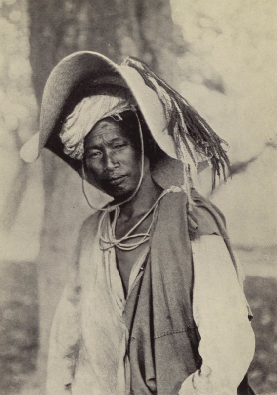 Burma: Sıcak hava şapkasında bir Shan tüccarı (s/b fotoğraf) by Georges Bertin Scott