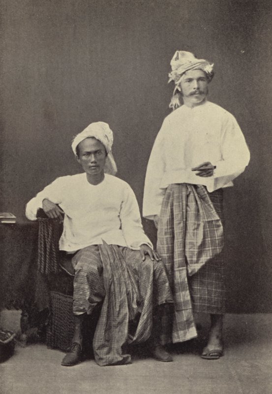 Burma: Bir futbol yoldaşıyla birlikte Burma elbiseli yazar (1878) (s/b fotoğraf) by Georges Bertin Scott