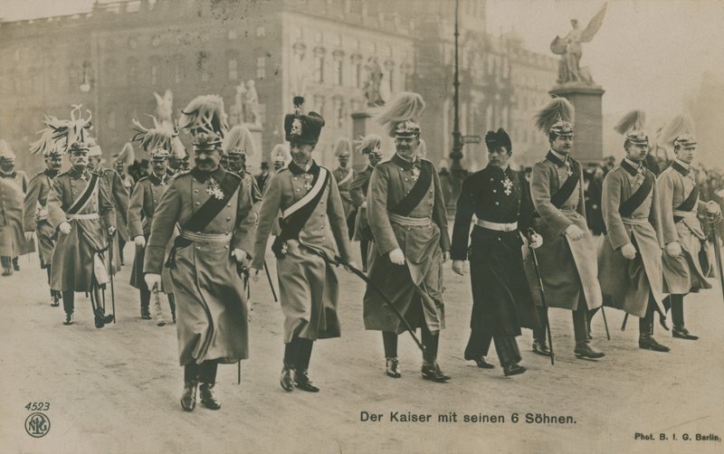 Almanya Kayzeri Wilhelm II altı oğlu ile birlikte. 1913 yılında gönderilmiş kartpostal. by German Photographer