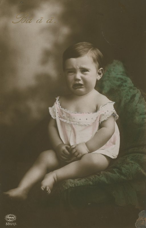 Ağlayan bir çocuk kartpostalı, 1913 yılında gönderilmiş (elle renklendirilmiş fotoğraf) by German Photographer