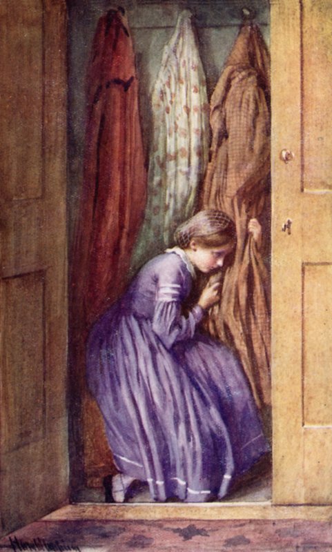 Yüzünü eski, sevgili bir elbisenin kıvrımlarına sakladı ve küçük inlemesini yaptı. by Harold Copping