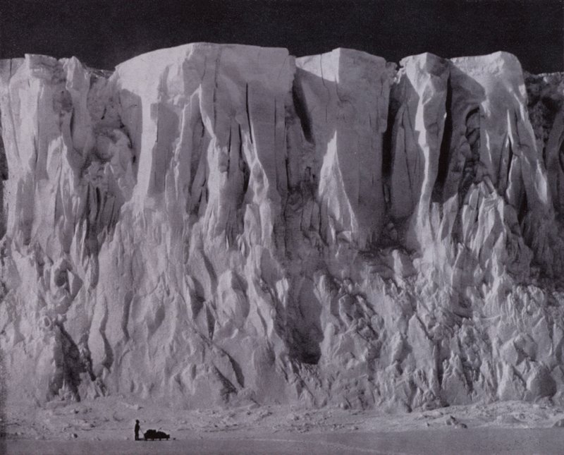 Erebus Dağı surları (s/b fotoğraf) by Herbert Ponting