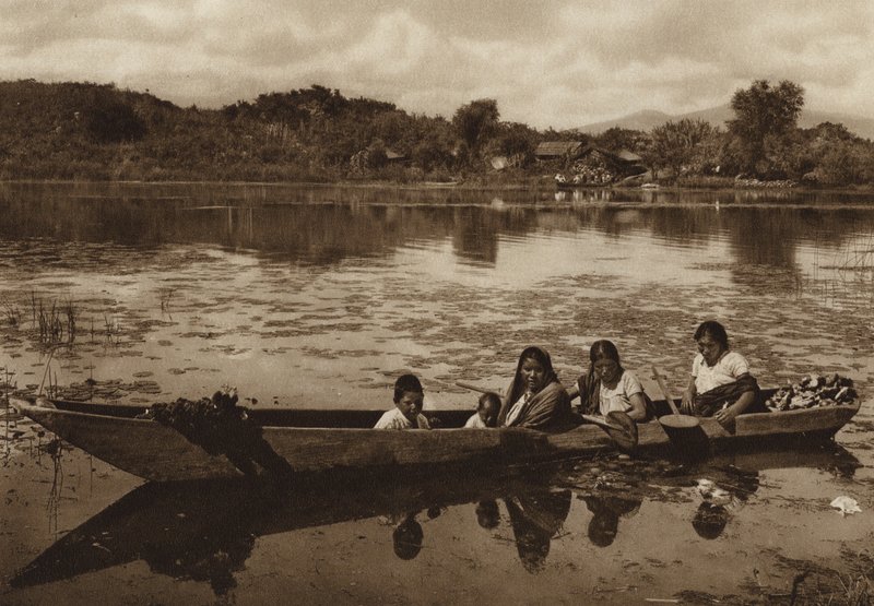 Meksika: Laguna de Patzcuaro (b/w fotoğraf) by Hugo Brehme