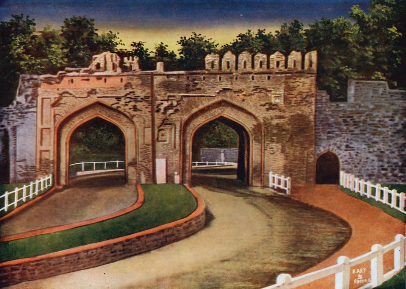 Kashmeri Kapısı, Delhi (renkli fotoğraf) by Indian photographer