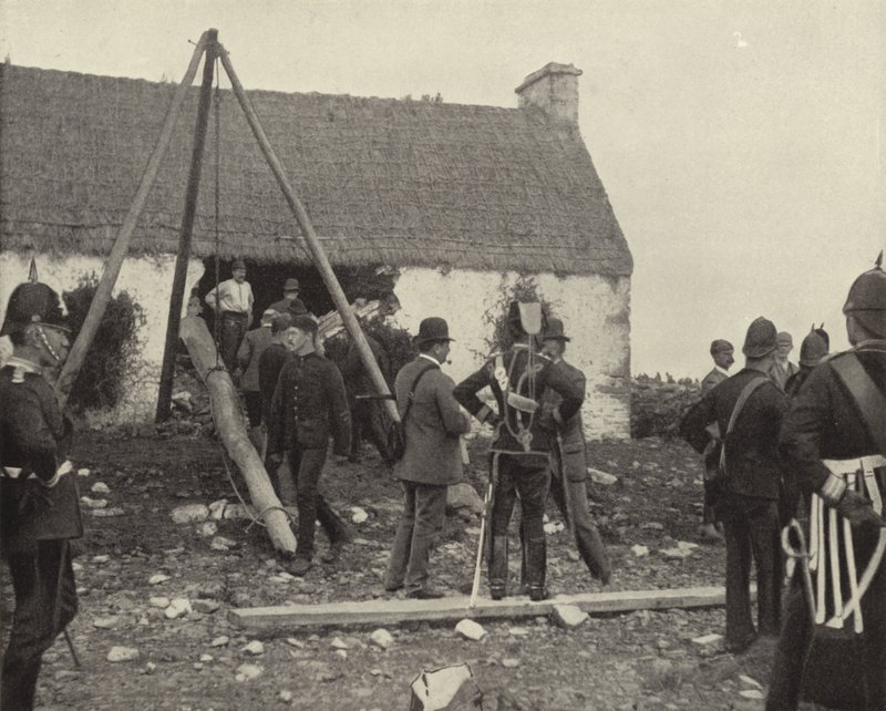 Tahliye Sahnesi (s/b fotoğraf) by Irish Photographer