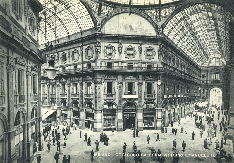 Milano, İtalya, Vittorio Emanuele II Galerisi by Italian Photographer