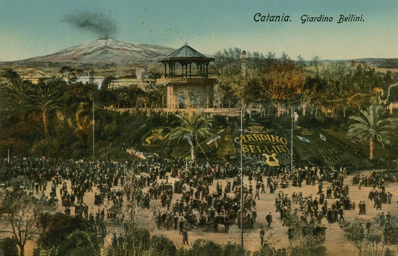 Bellini Bahçesi, Katanya, Sicilya. 1913 yılında gönderilen kartpostal. by Italian Photographer