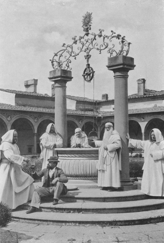 Floransa, Çevre, Certosa, Büyük Manastırdaki Kuyu (s / b fotoğraf) by Italian Photographer