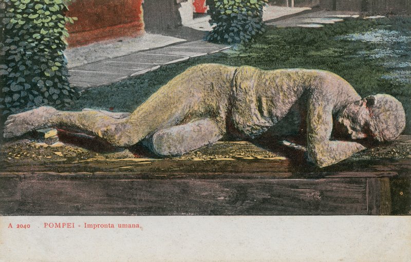 Pompeii'deki müzede donmuş insan. 1913 yılında gönderilen kartpostal. by Italian Photographer