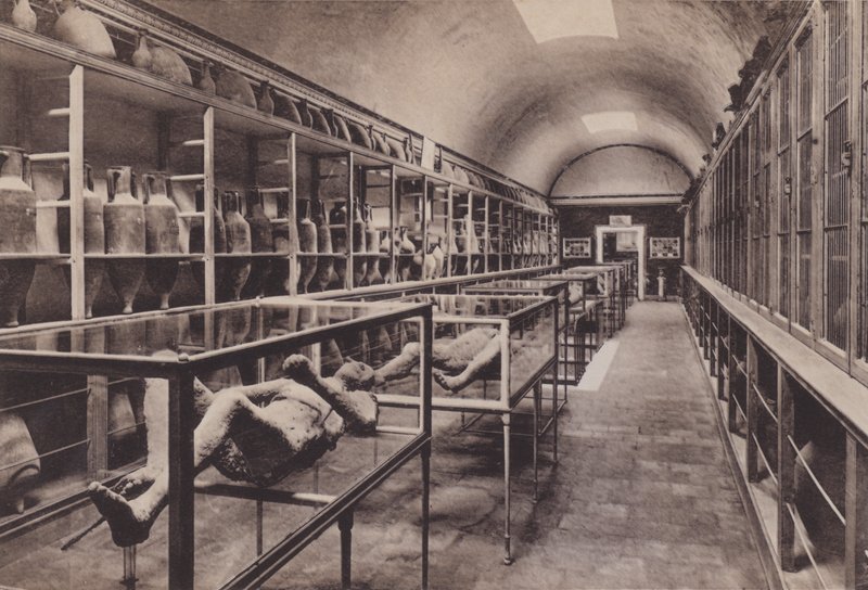 Interno del Museo, Müzenin içi (s/b fotoğraf) by Italian Photographer