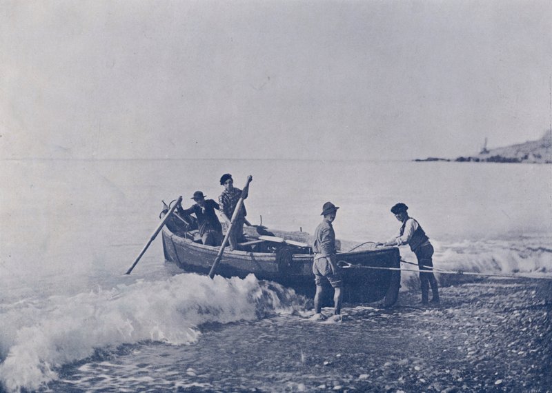 İtalya: Bordighera, limana dönen balıkçılar (s/b fotoğraf) by Italian Photographer