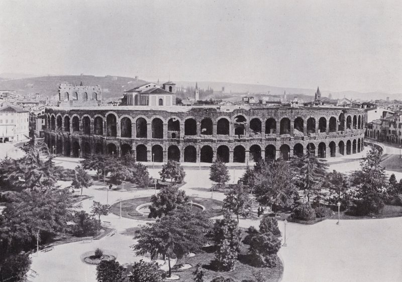 İtalya: Verona, Roma arenası (s/b fotoğraf) by Italian Photographer