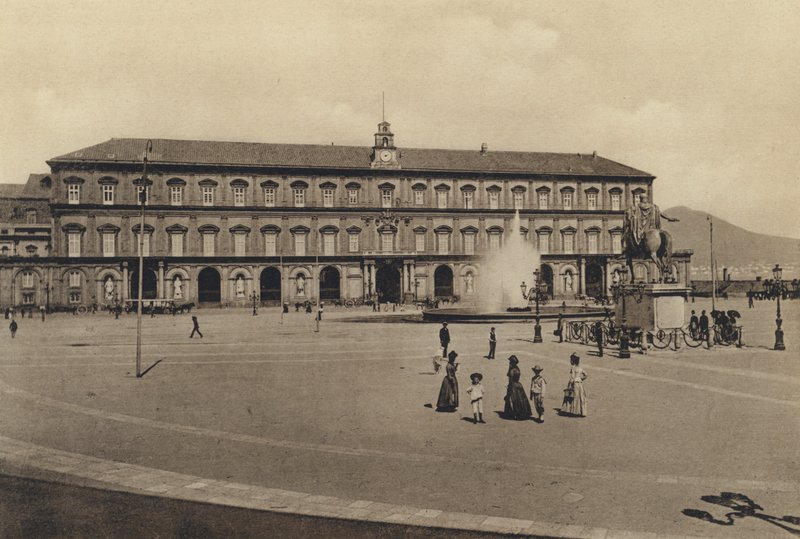 Napoli: Palazzo Reale (s/b fotoğraf) by Italian Photographer
