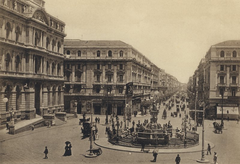 Napoli: Piazza Della Borsa ve Rettifilo Corso Umberto I (s/b fotoğraf) by Italian Photographer