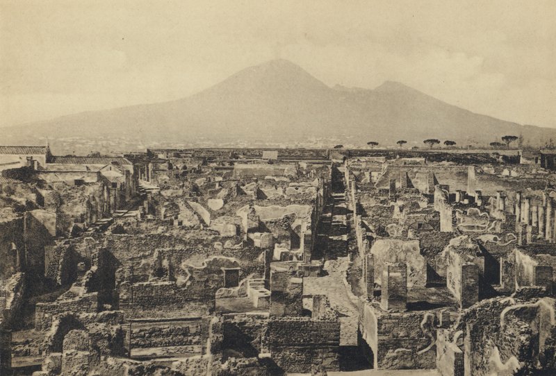 Napoli: Pompei, Panorama Col Vesuvio (s/b fotoğraf) by Italian Photographer