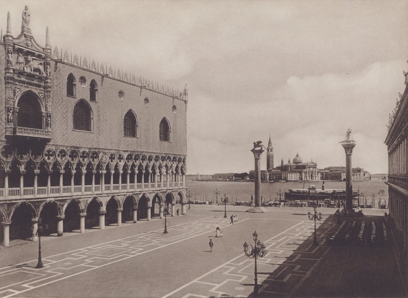 Piazzetta (s/b fotoğraf) by Italian Photographer