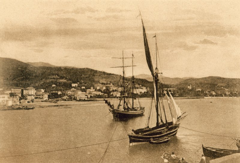 Sanremo, doğuda villalar ve oteller (s/b fotoğraf) by Italian Photographer