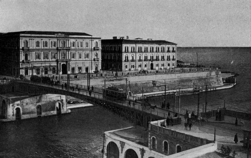 Taranto, Corso nedeniyle Mari, Swing köprüsü (s / b fotoğraf) by Italian Photographer
