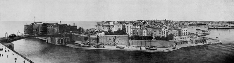 Taranto, Panorama (s/b fotoğraf) by Italian Photographer
