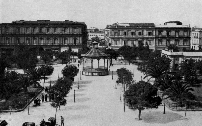 Taranto, Villa Garibaldi ve harmonik kutusu (s/b fotoğraf) by Italian Photographer
