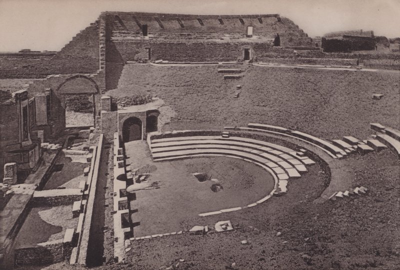 Teatro Tragico, Trajediler Tiyatrosu, dramalar (s/b fotoğraf) by Italian Photographer