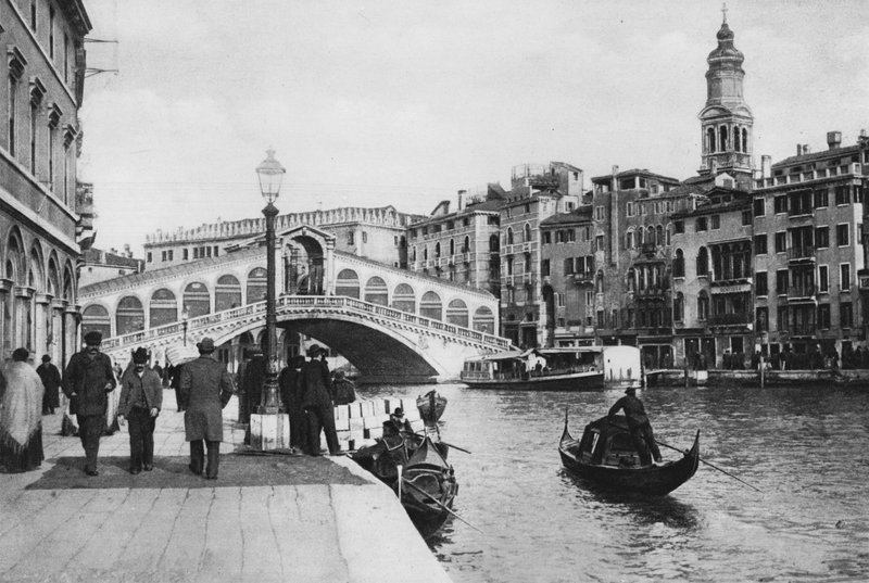 Venedik, Rialto Köprüsü (s/b fotoğraf) by Italian Photographer